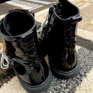 Kid boot black